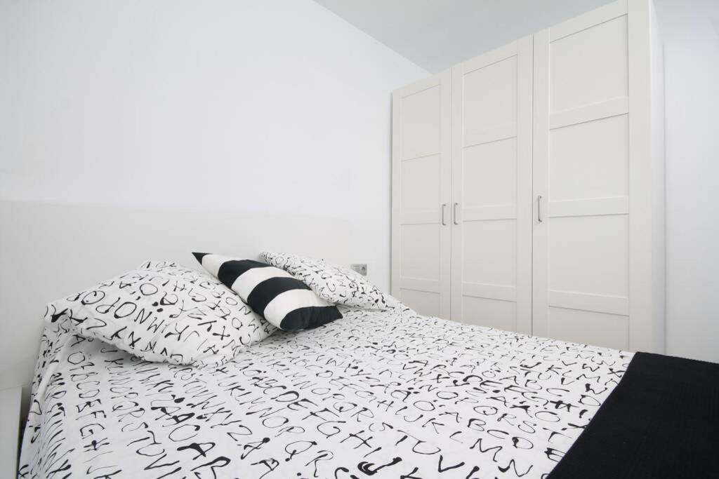 Apartamento Con Vistas Al Mar En กัมบริลส์ ภายนอก รูปภาพ