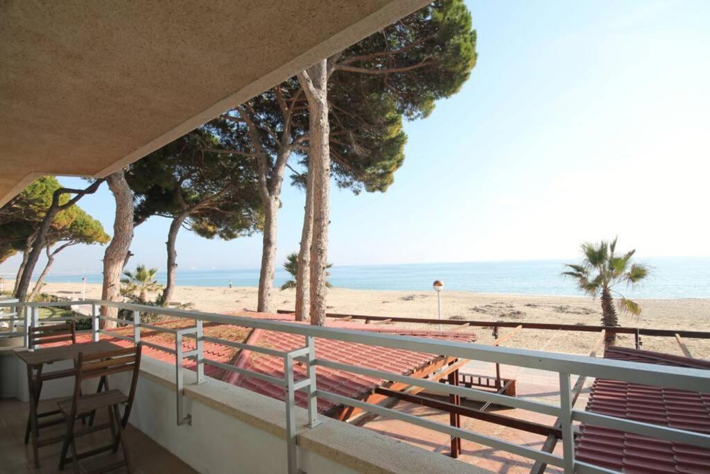 Apartamento Con Vistas Al Mar En กัมบริลส์ ภายนอก รูปภาพ