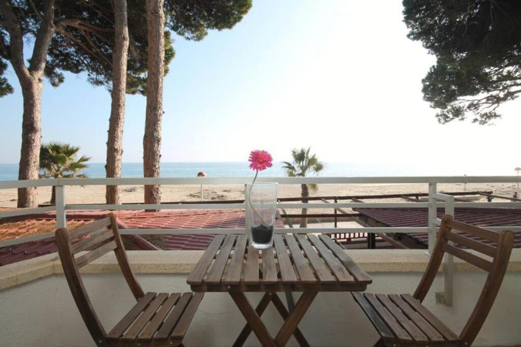 Apartamento Con Vistas Al Mar En กัมบริลส์ ภายนอก รูปภาพ