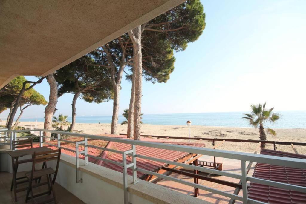 Apartamento Con Vistas Al Mar En กัมบริลส์ ภายนอก รูปภาพ