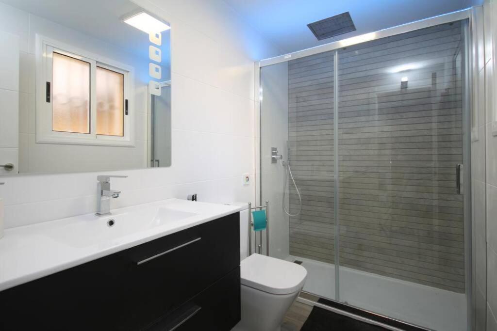 Apartamento Con Vistas Al Mar En กัมบริลส์ ภายนอก รูปภาพ