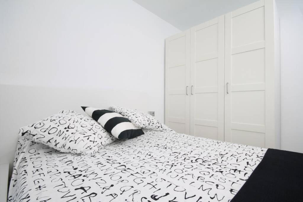 Apartamento Con Vistas Al Mar En กัมบริลส์ ภายนอก รูปภาพ